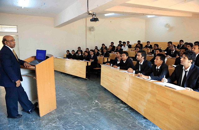 Padmashree_Institute_of_Management_and_Sciences